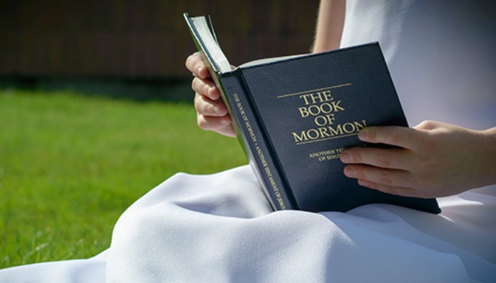 Il Libro di Mormon:  un testimone con la Bibbia